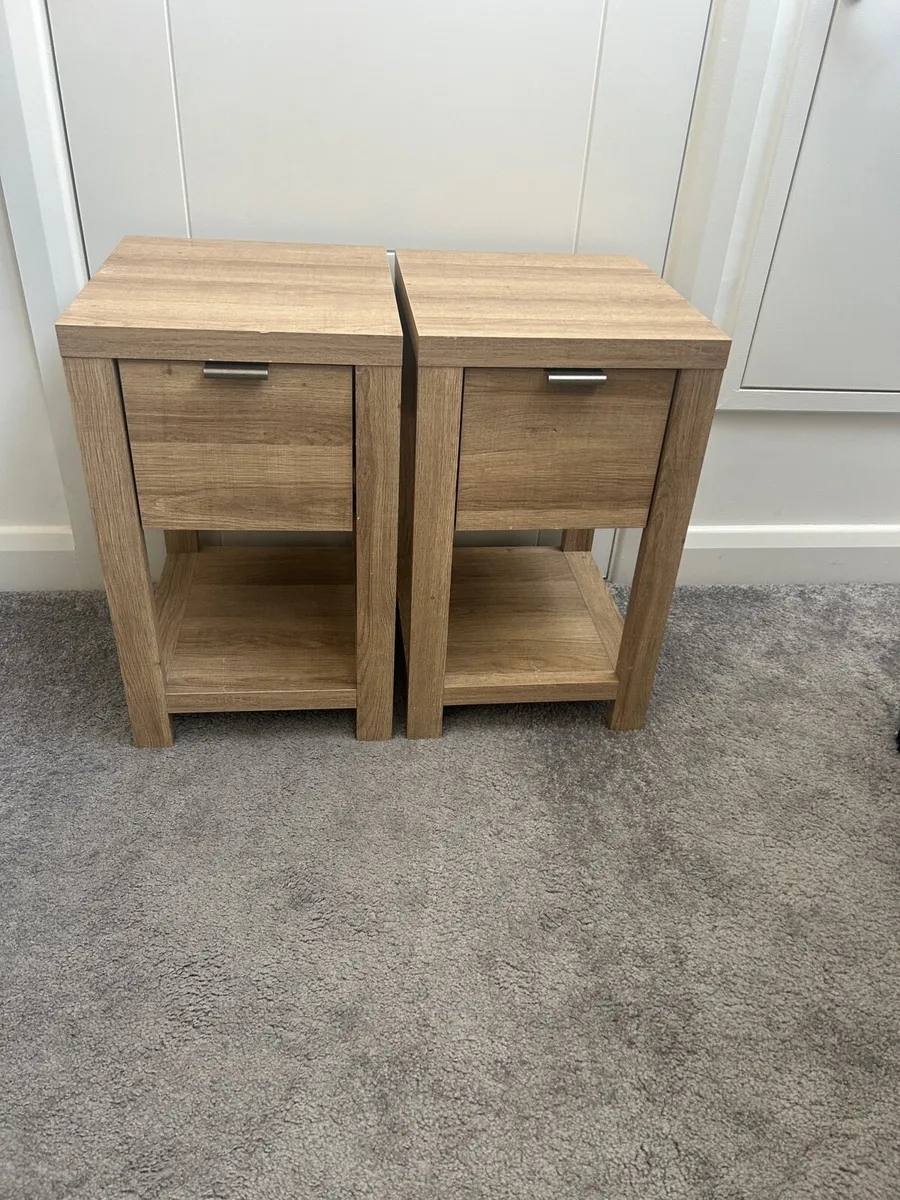 2x bedside lockers - Image 1