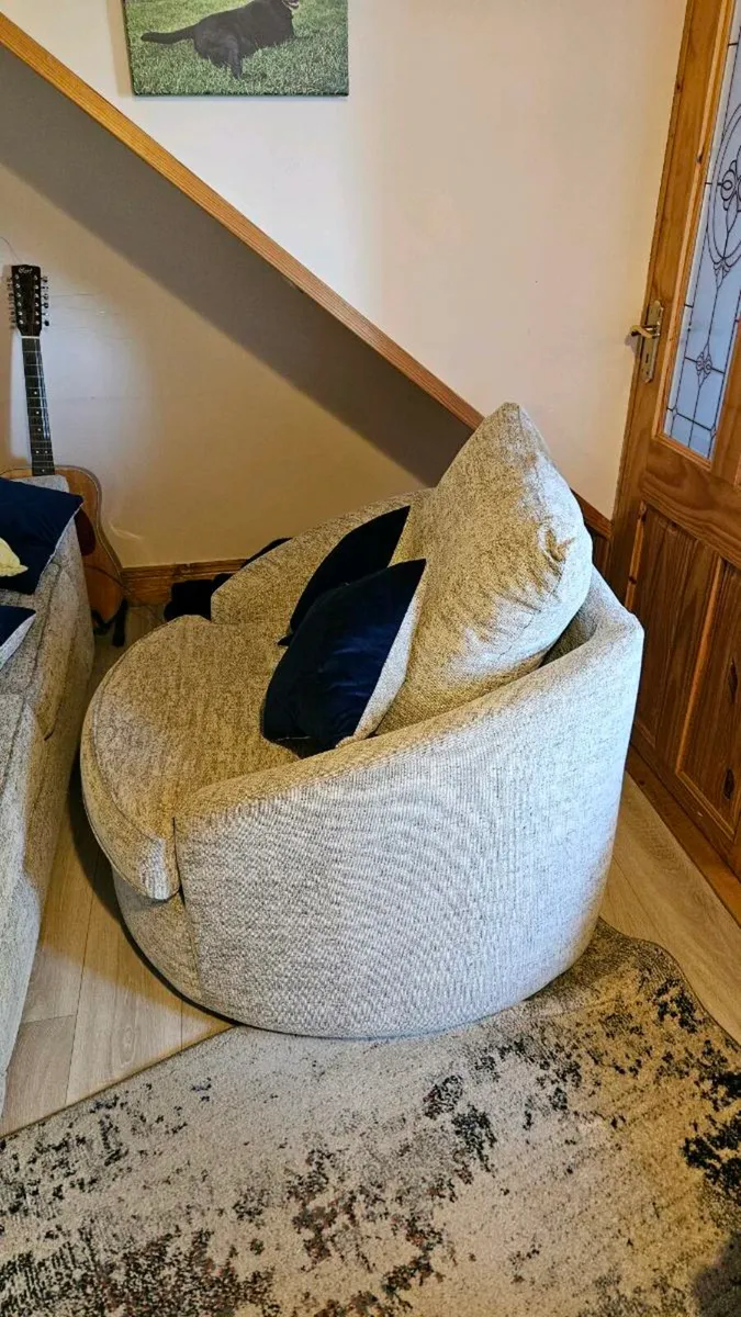 Swivel chair - Image 2