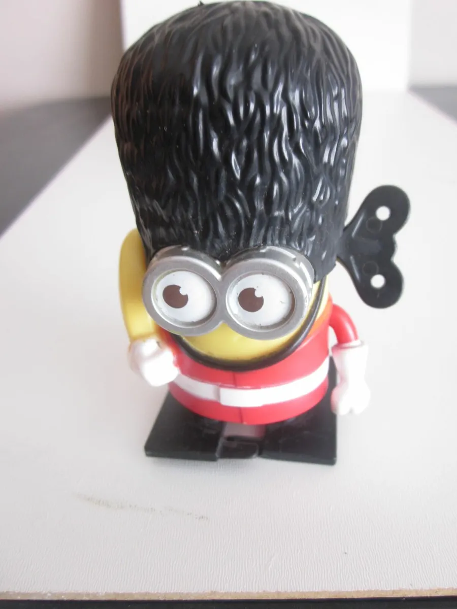 Mc Donald's Happy Meal Toys Royal Guard Minion Fig - Image 1