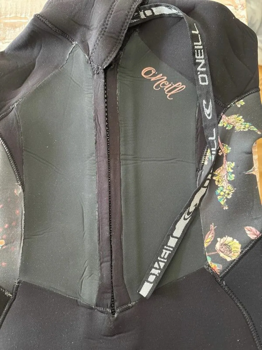 O'Neil Epic 3:2 wetsuit - Size 8 Year olds 128cm - Image 2