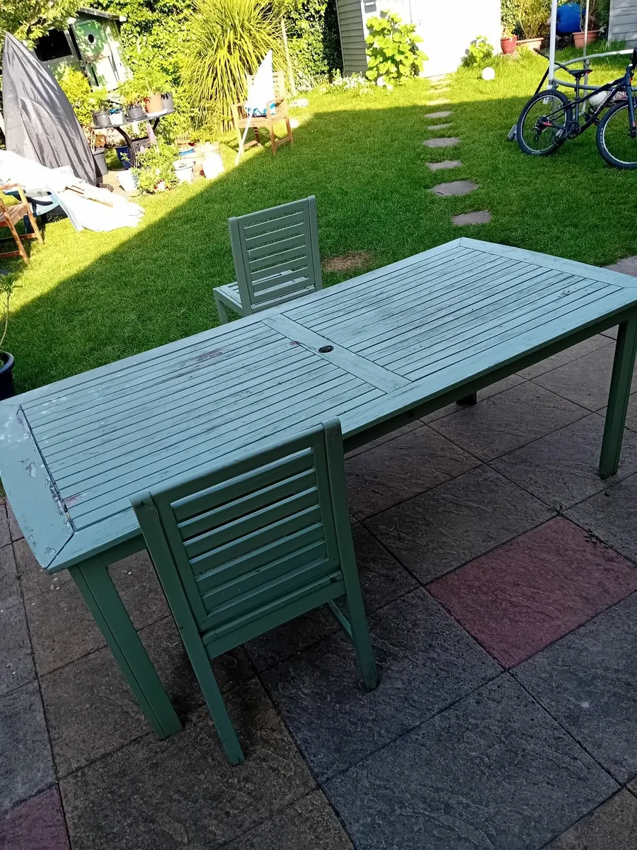 Garden table and2 chairs