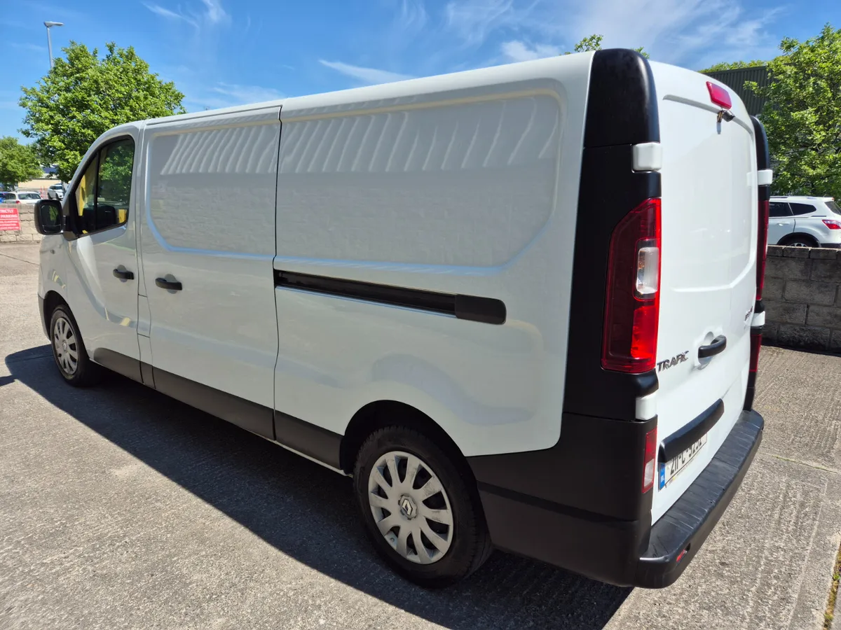 Renault Trafic 2021 test & tax 2026 - Image 2