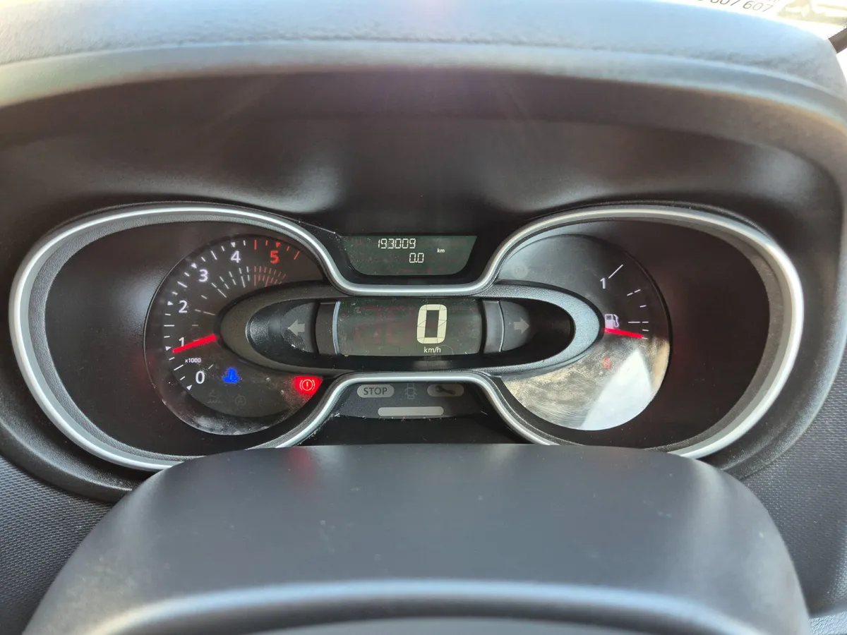 Renault Trafic 2021 test & tax 2026 - Image 4