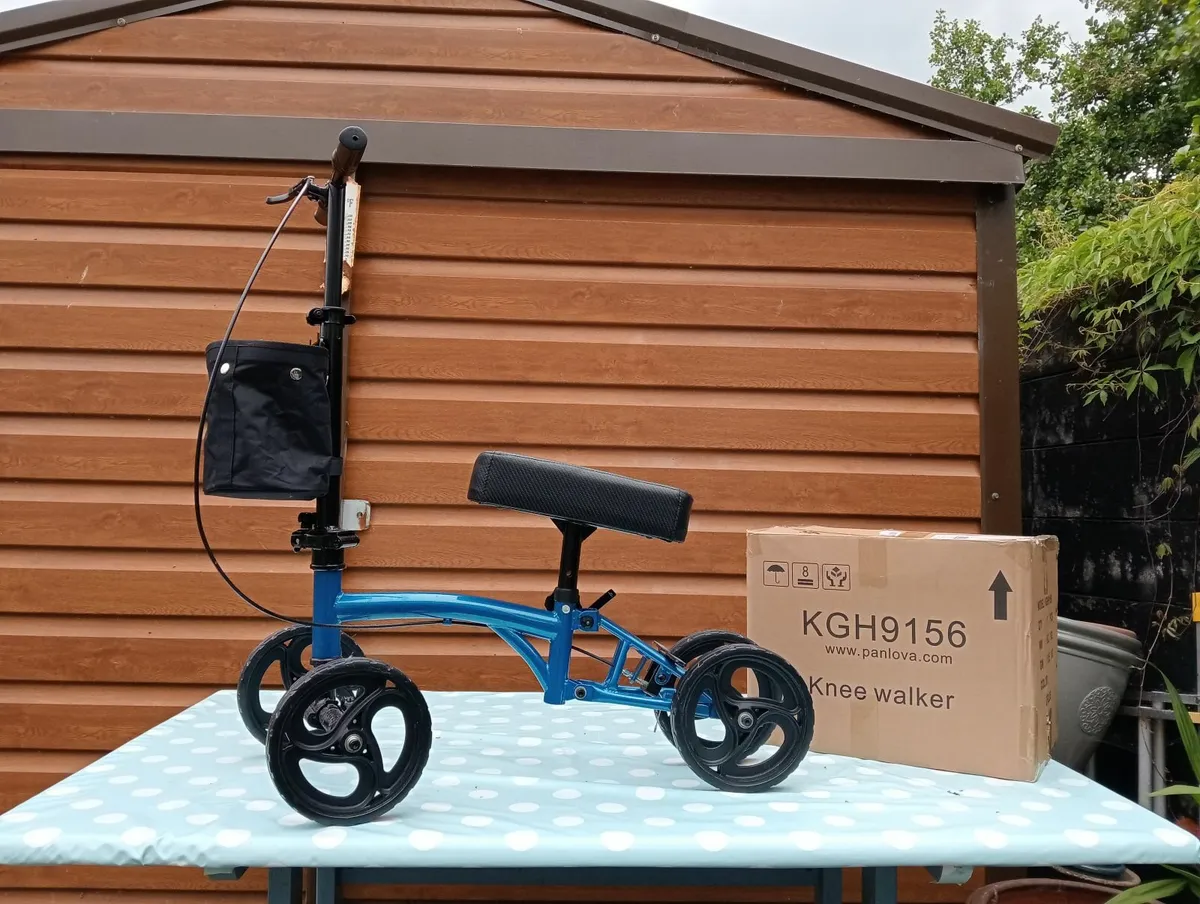 Panlova knee walker/scooter