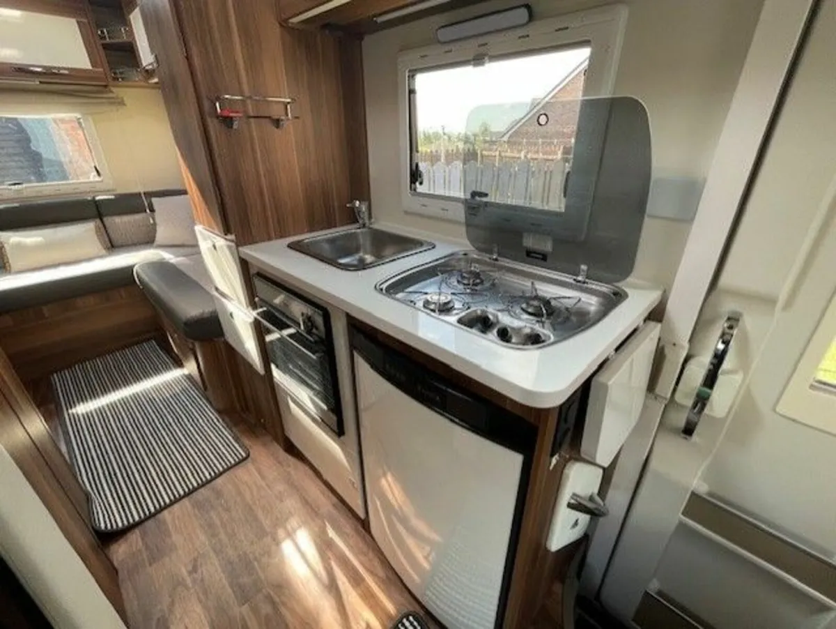 2019 ROLLER TEAM AUTO-ROLLER 747 6 BERTH MOTORHOME - Image 3