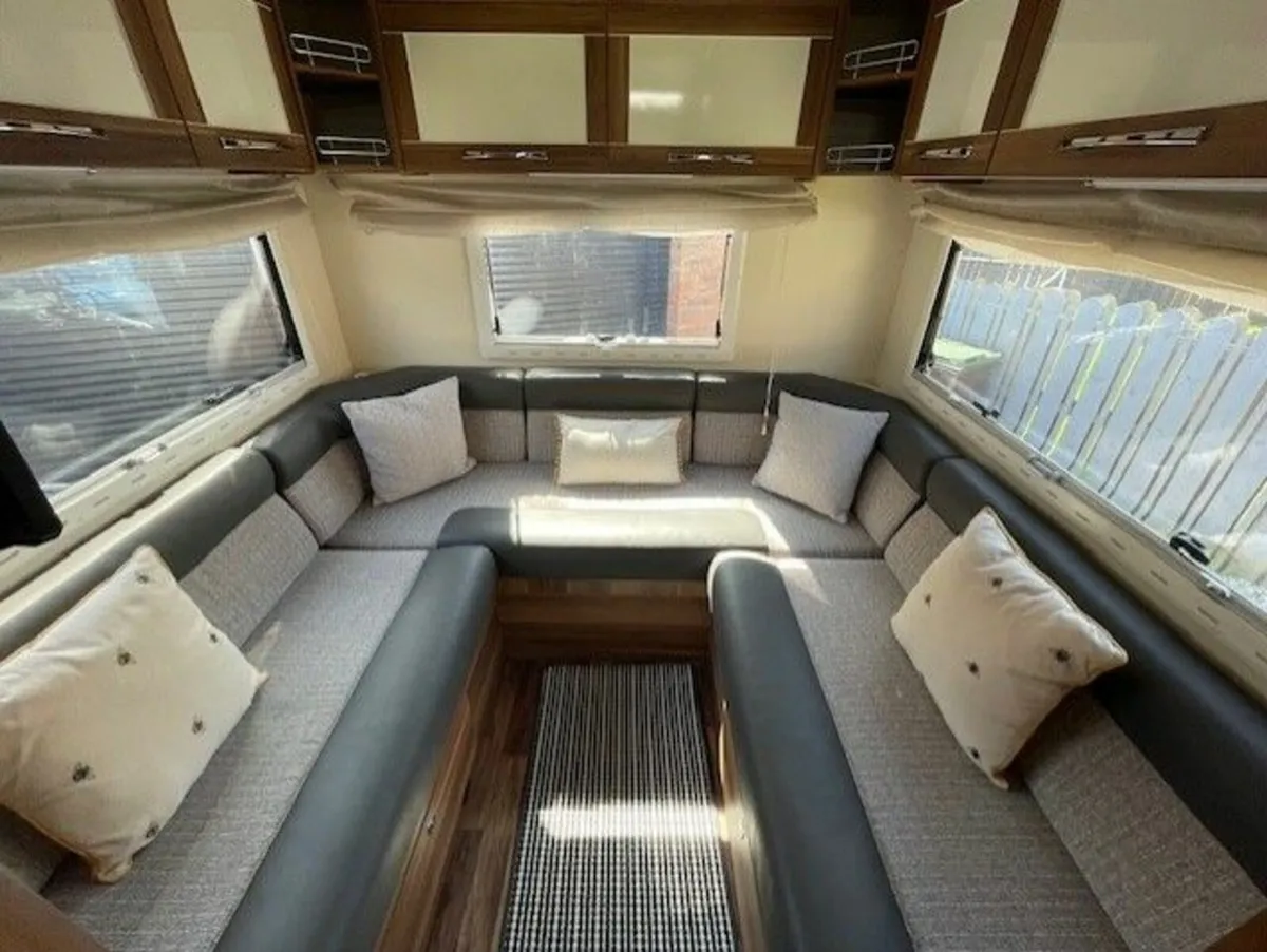 2019 ROLLER TEAM AUTO-ROLLER 747 6 BERTH MOTORHOME - Image 4