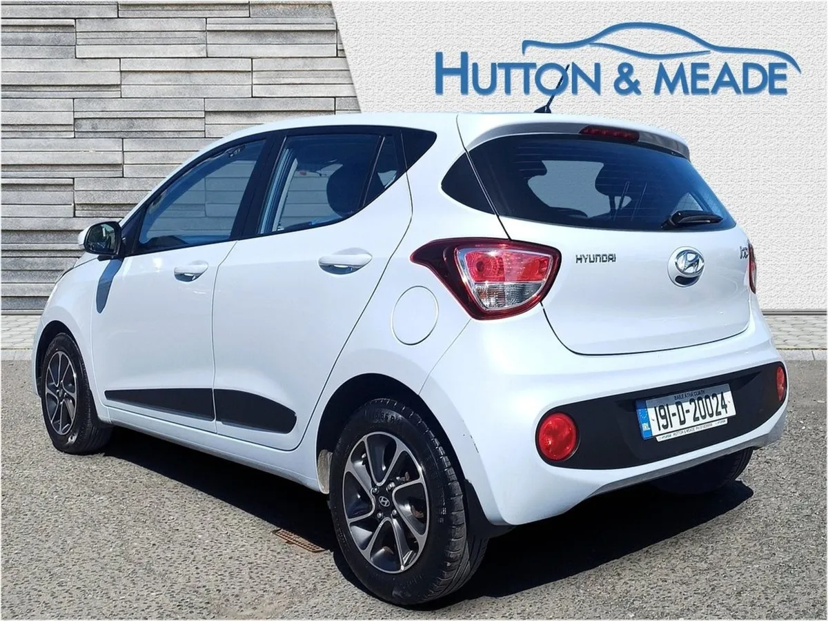 Hyundai i10 Delux 1.0 Petrol 5dr - Image 3