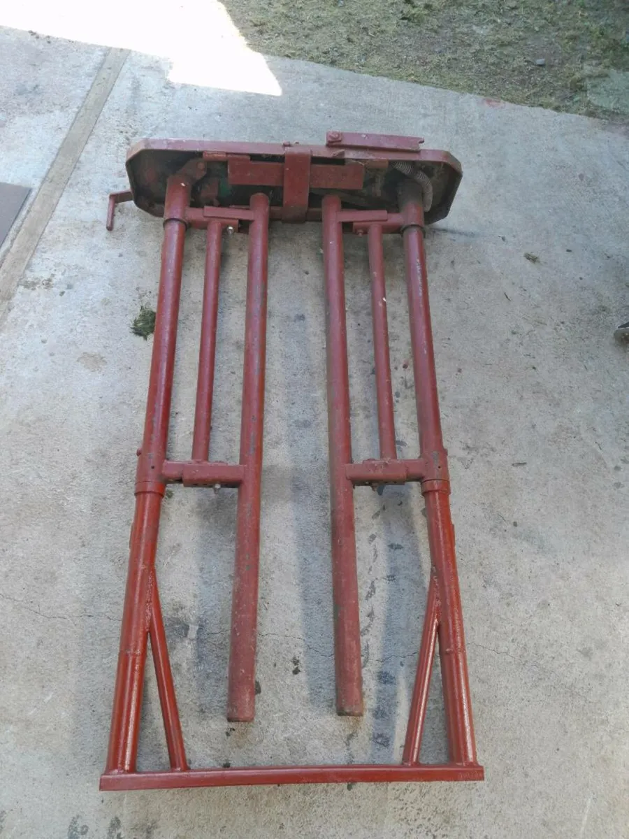 Crush gate - Image 1