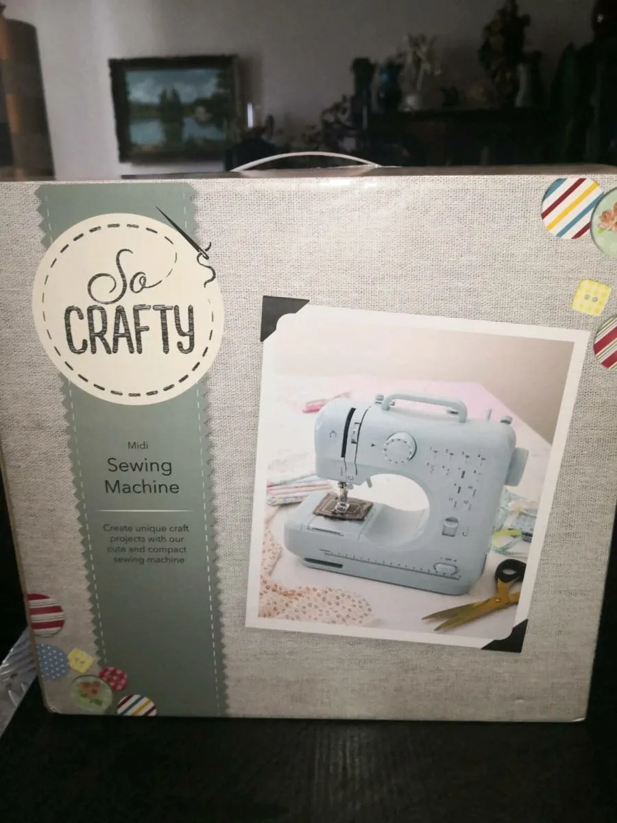 Brand new Midi sewing machine - Image 1