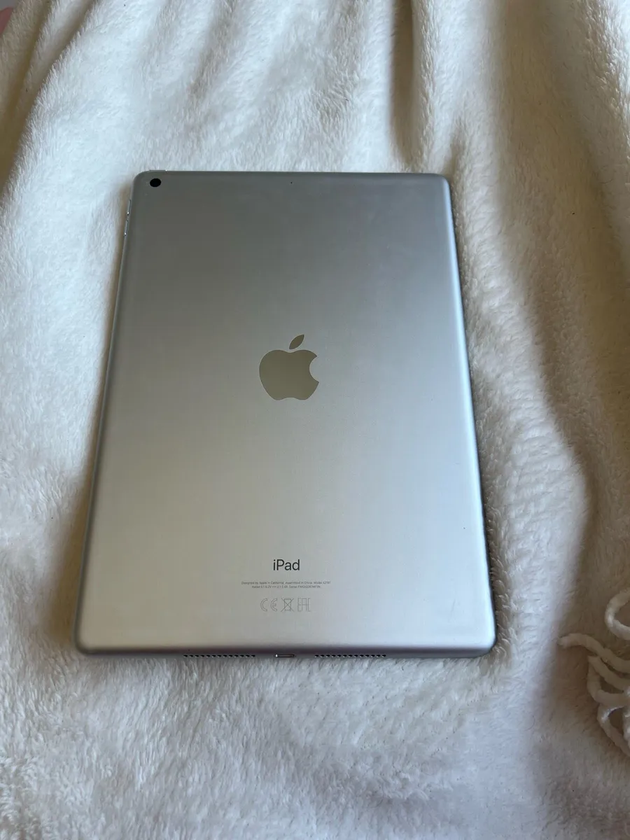 iPad and authentic Apple Pencil - Image 2