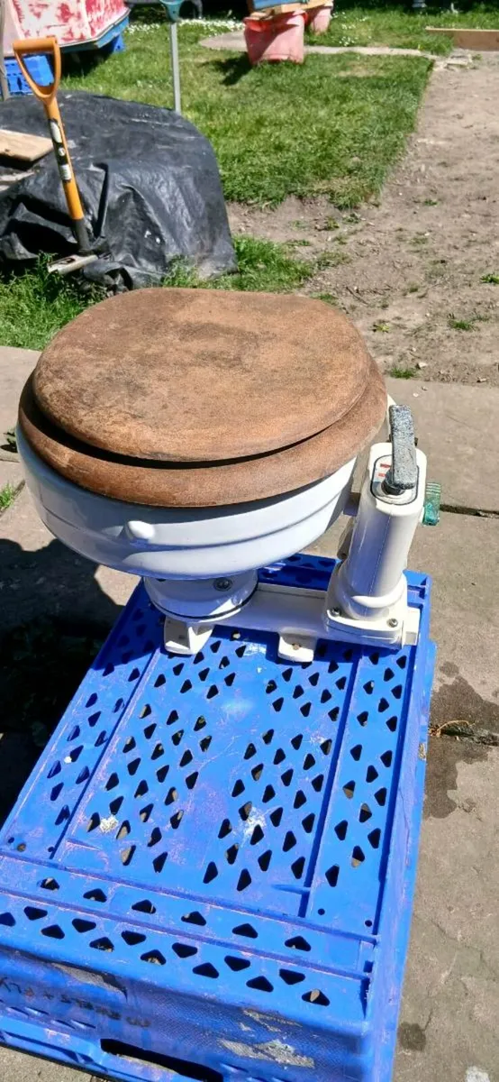 Boat toilet - Image 1