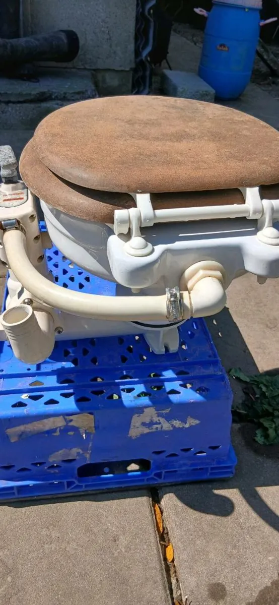 Boat toilet - Image 2