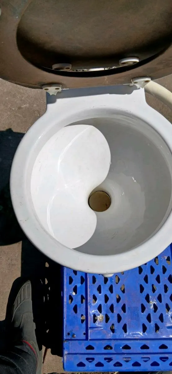 Boat toilet - Image 4
