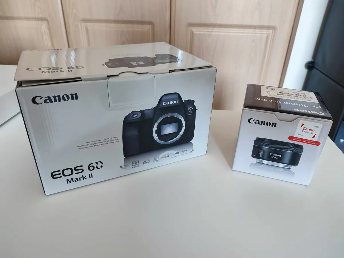 Canon EOS 6D Mark II + 50mm Lens + 128GB SD Card - Image 2