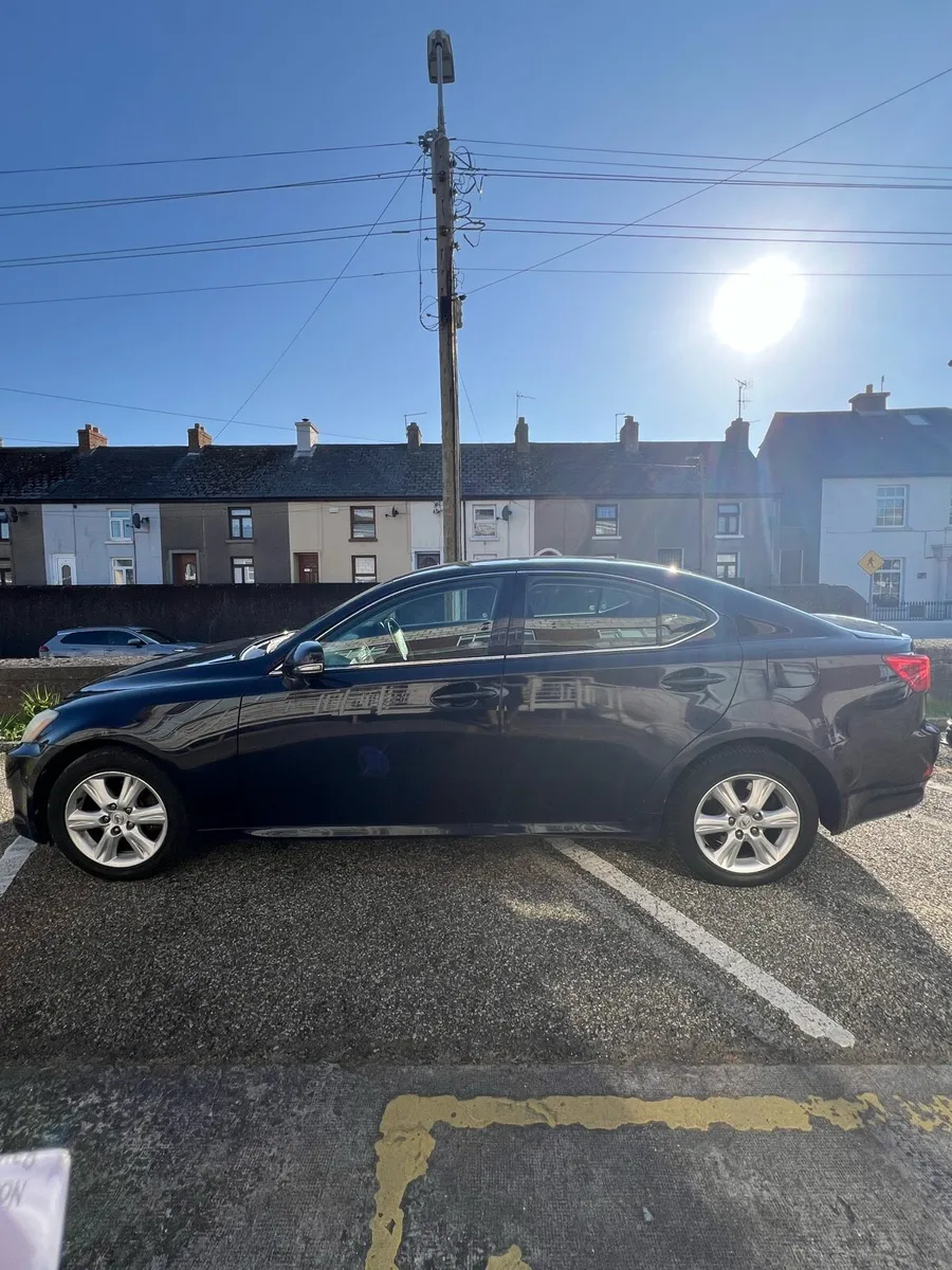 Lexus IS 220d - Image 2