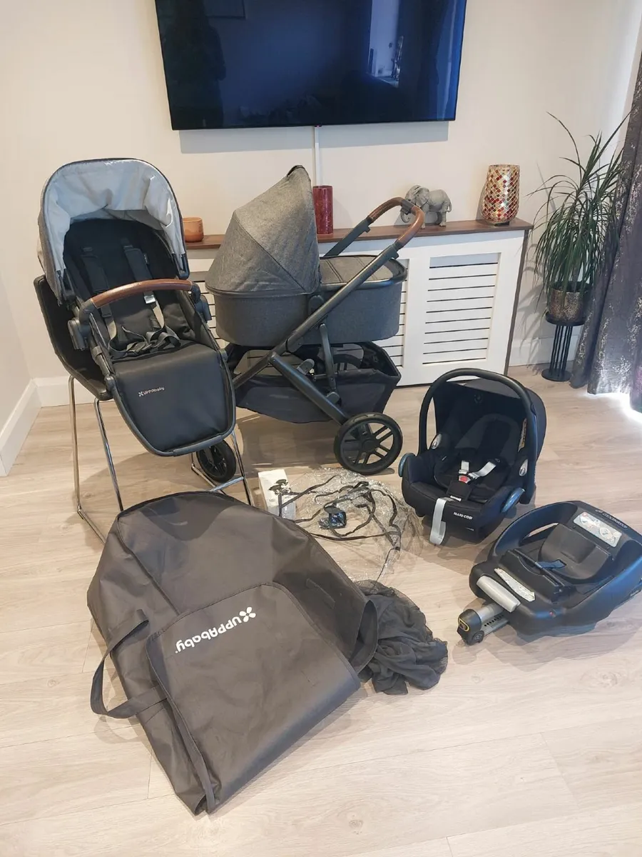 Uppababy Vista V2 with NEW car sewt isofix - Image 1