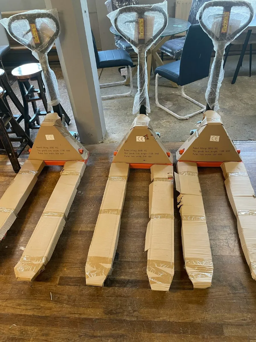 HEAVY-DUTY HYDRAULIC HAND PALLET TRUCK - Image 2
