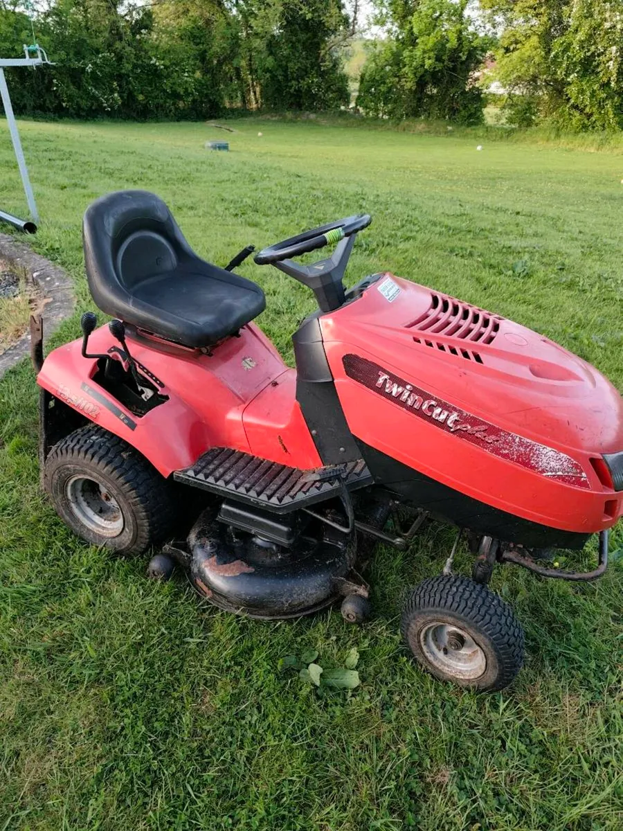 Castlegarden Ride On Lawnmower - Image 2
