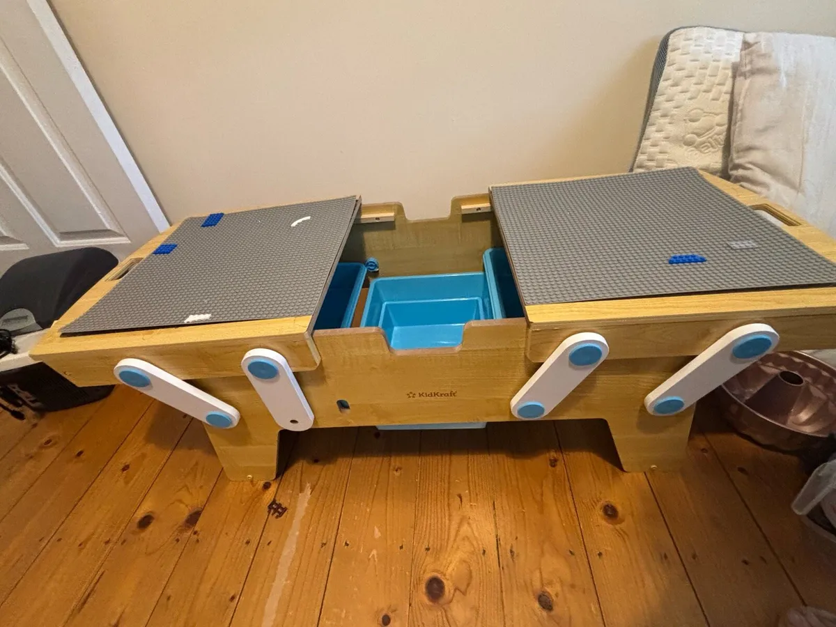 Lego table - Image 1