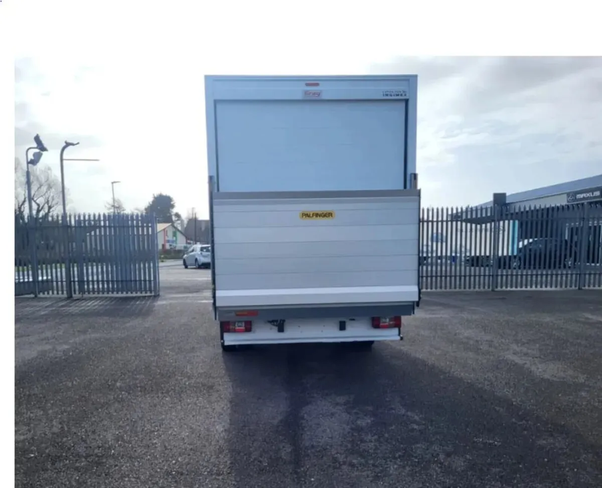 Maxus Deliver 9 Box Body Twin Wheel with Tail Lift - Image 3