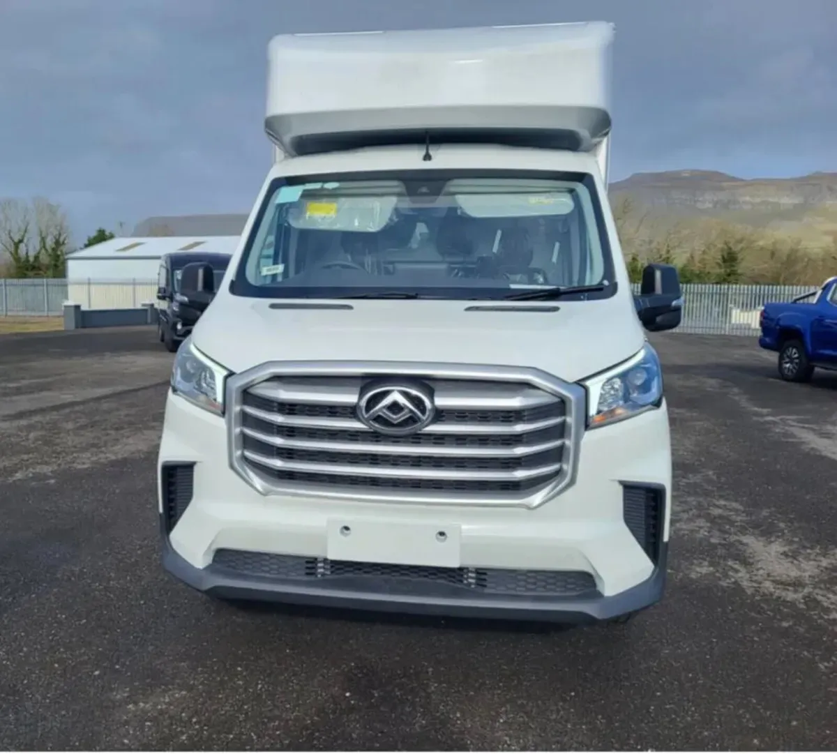 Maxus Deliver 9 Box Body Twin Wheel with Tail Lift - Image 1