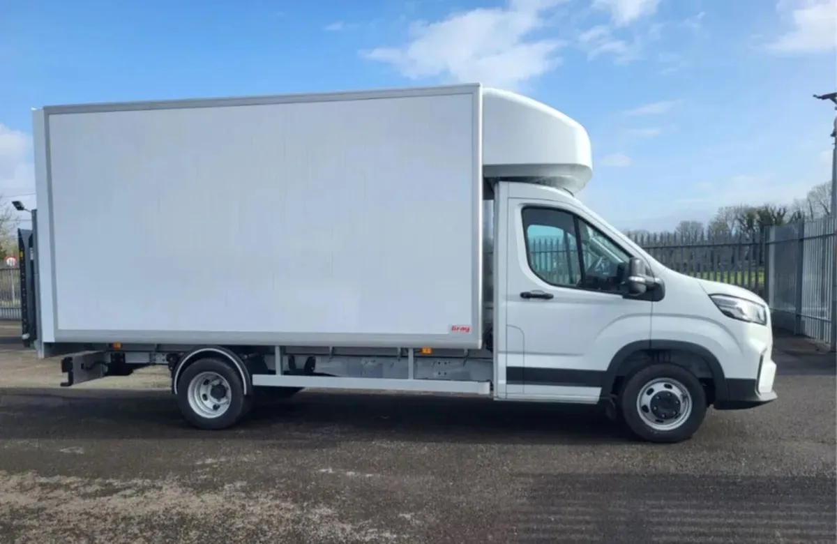 Maxus Deliver 9 Box Body Twin Wheel with Tail Lift - Image 2