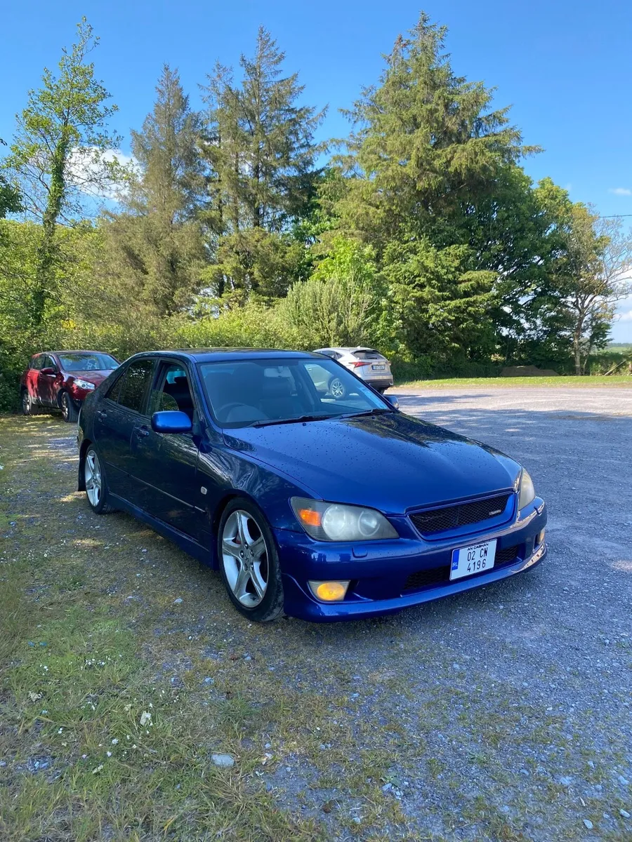 Lexus IS 200 - Image 1
