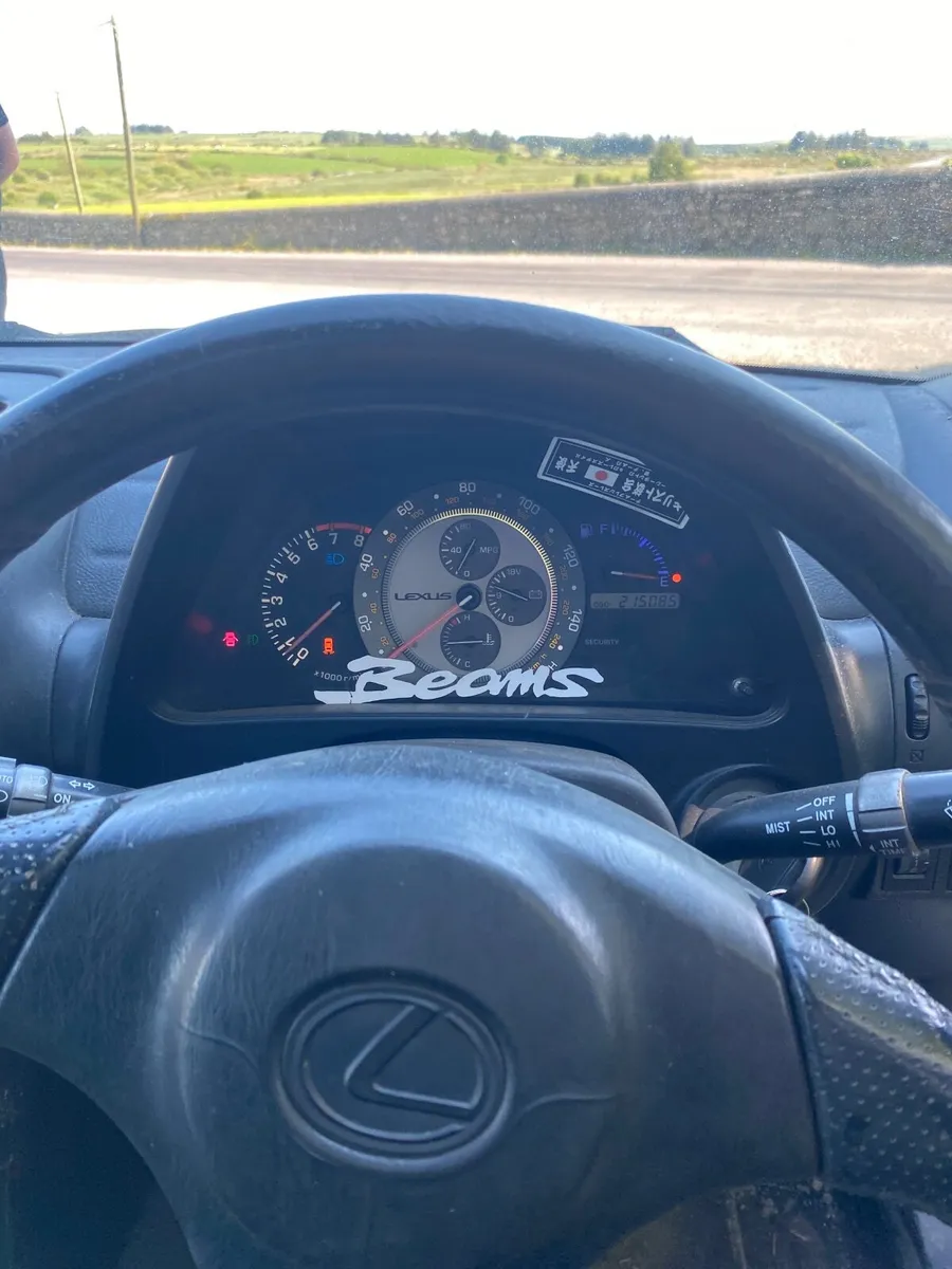 Lexus IS 200 - Image 4
