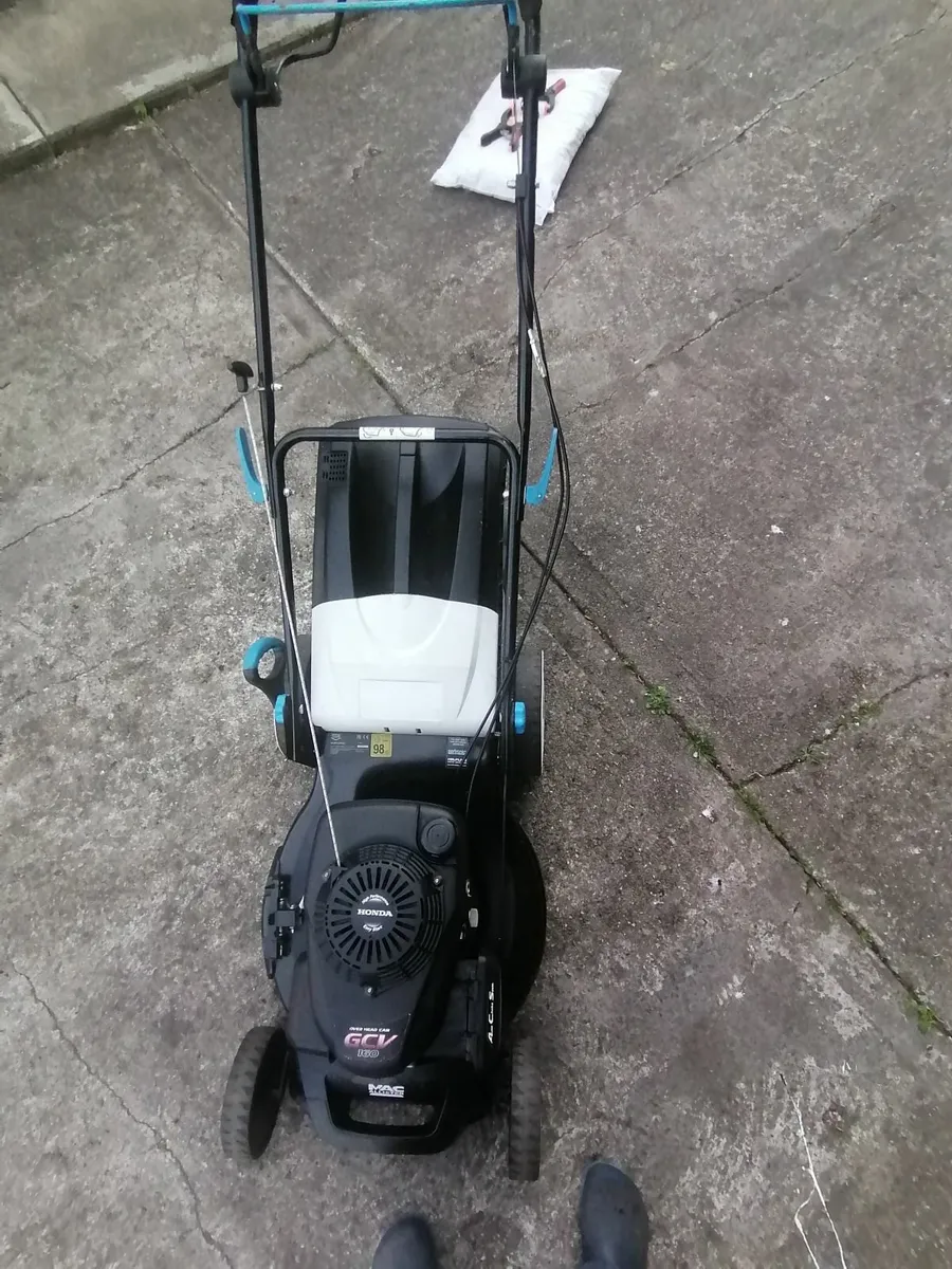 Honda engine Lawnmower - Image 2