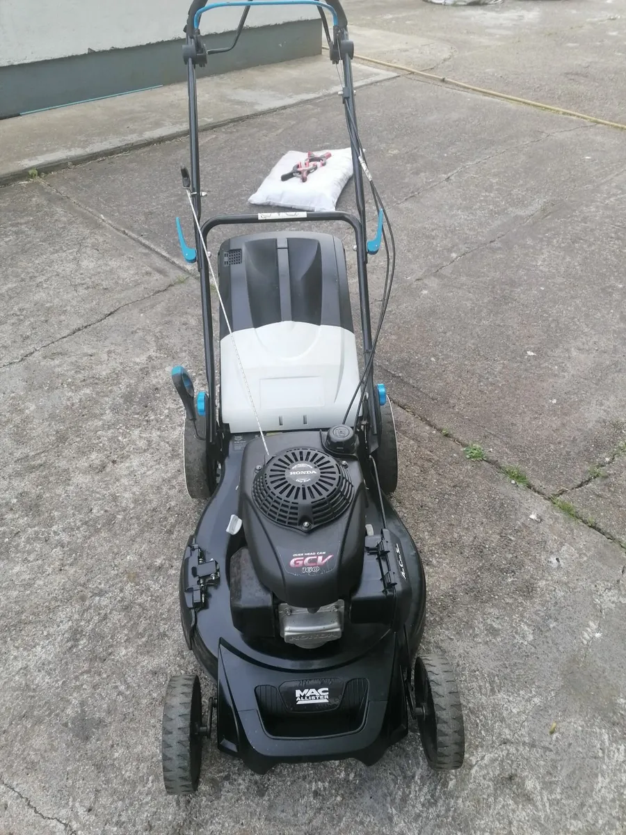 Honda engine Lawnmower - Image 4