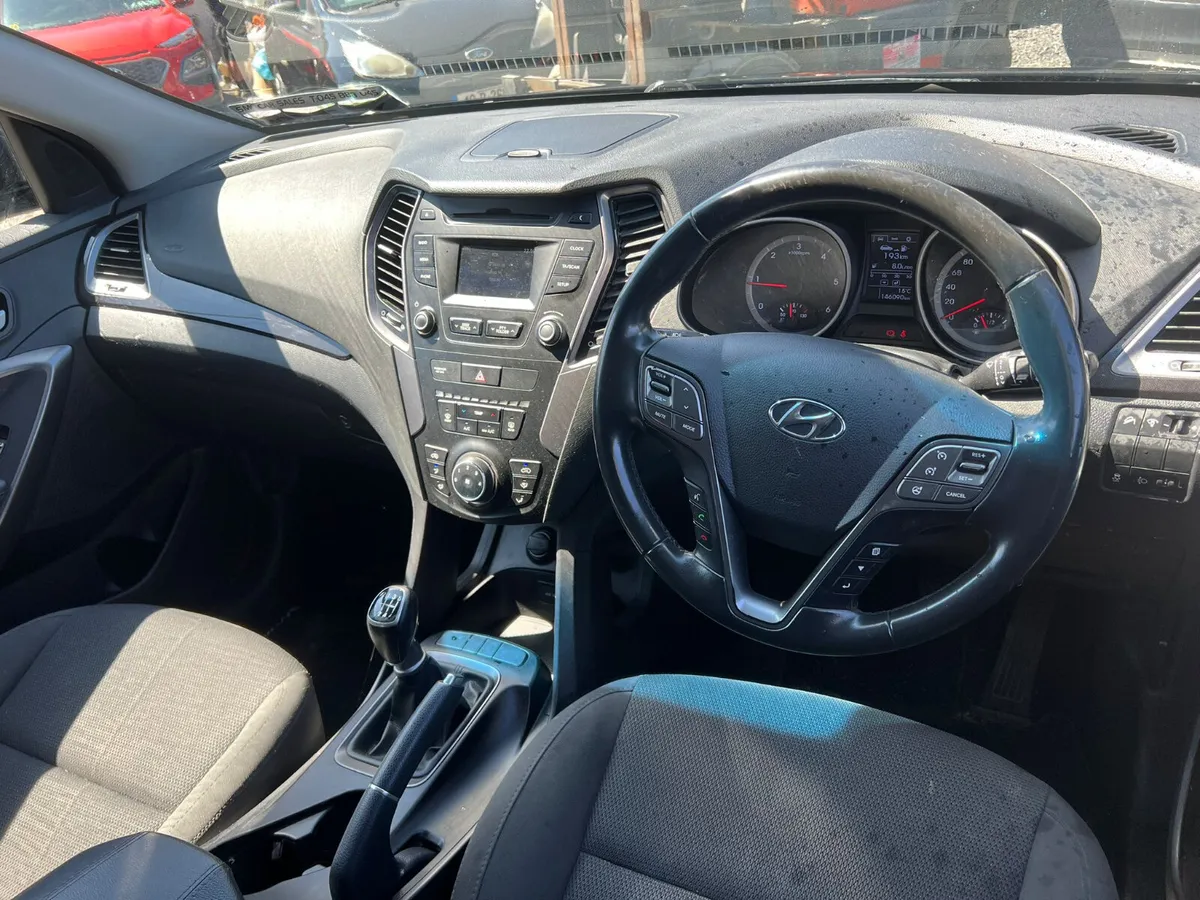 2015 Hyundai Santa Fe 7 Seats - Image 3
