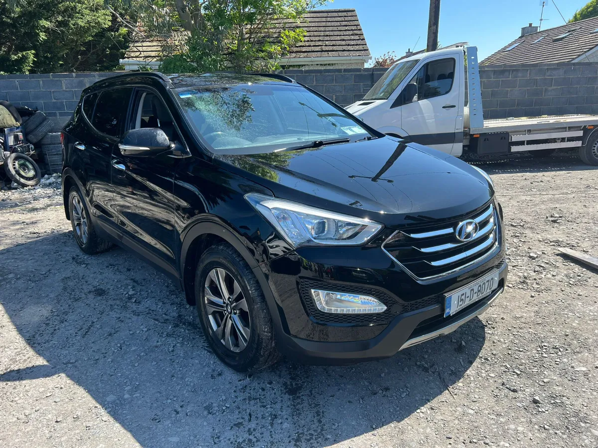 2015 Hyundai Santa Fe 7 Seats - Image 1