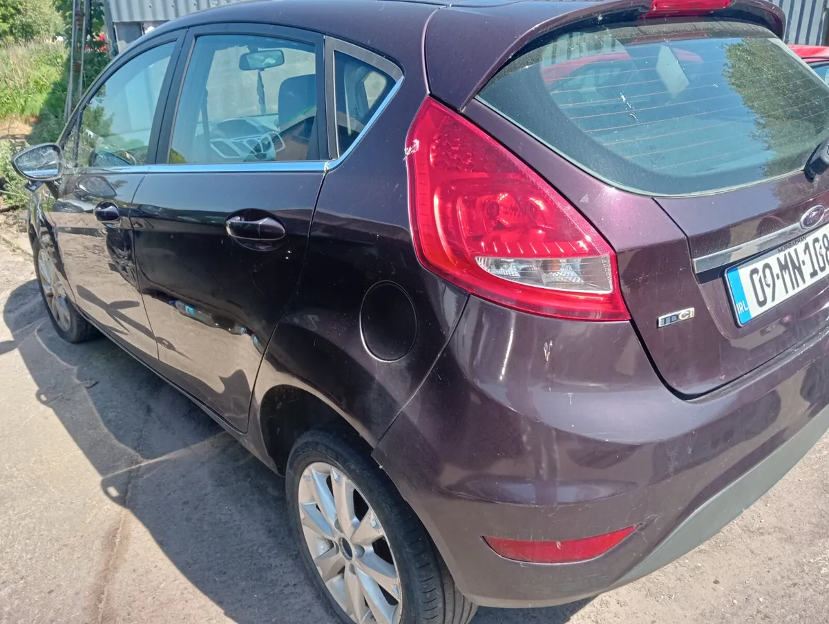 Ford fiesta 09 - Image 2