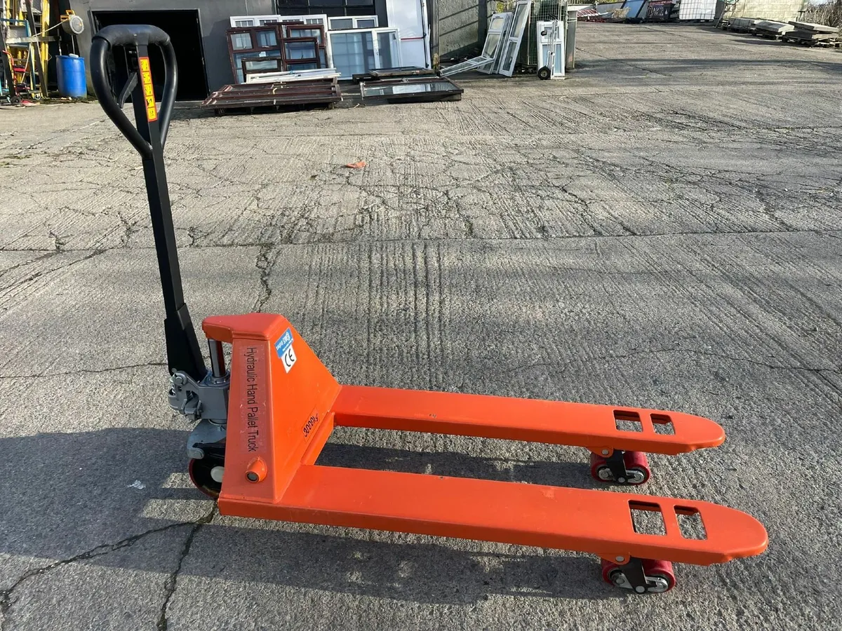 HEAVY-DUTY HYDRAULIC HAND PALLET TRUCK - Image 4