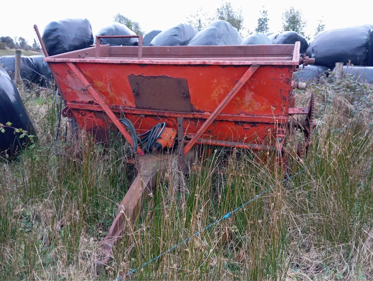 Turf hopper - Image 1