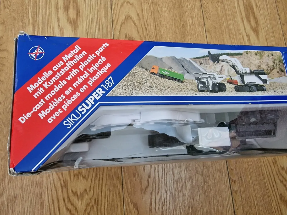 Siku Super 1:87 1798 Liebherr R9800 Mining Bagger - Image 2