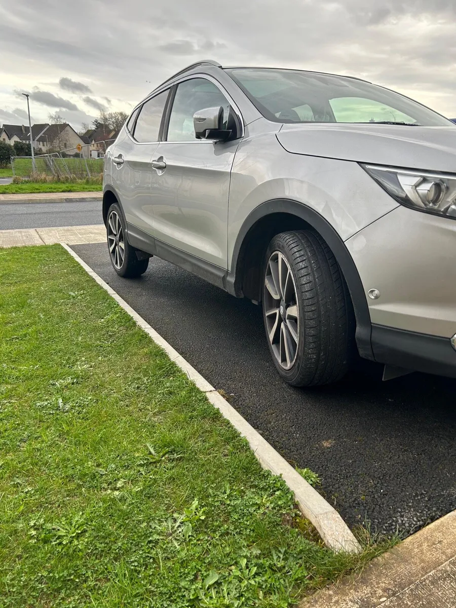 HIGH SPEC 2016 NISSAN QASHQAI TEKNA, RARE! - Image 3