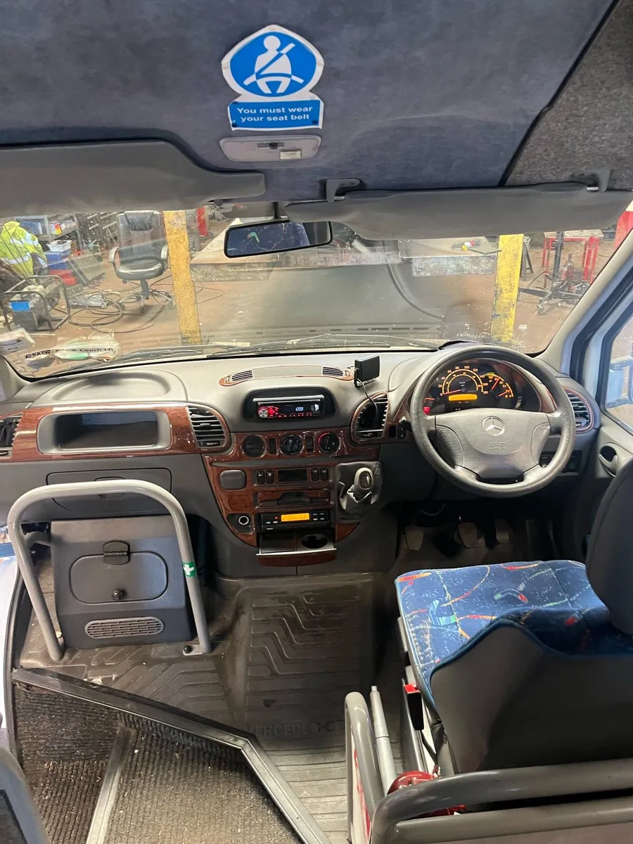 Mini bus - Image 3