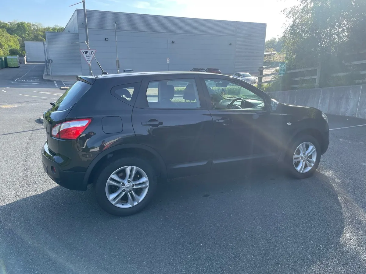 2013 Nissan Qashqai *NEW NCT* *VERY LOW MILEAGE* - Image 3