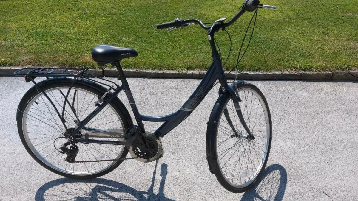 Mens and a ladies Bikes - Image 2