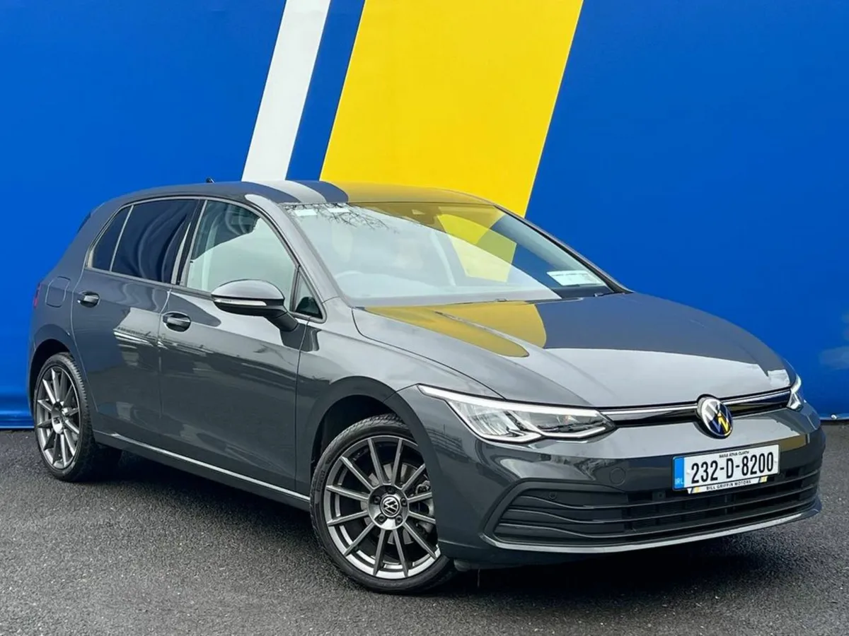 Volkswagen Golf LIFE 1.0 TSI // VERY LOW MILEAGE / - Image 1