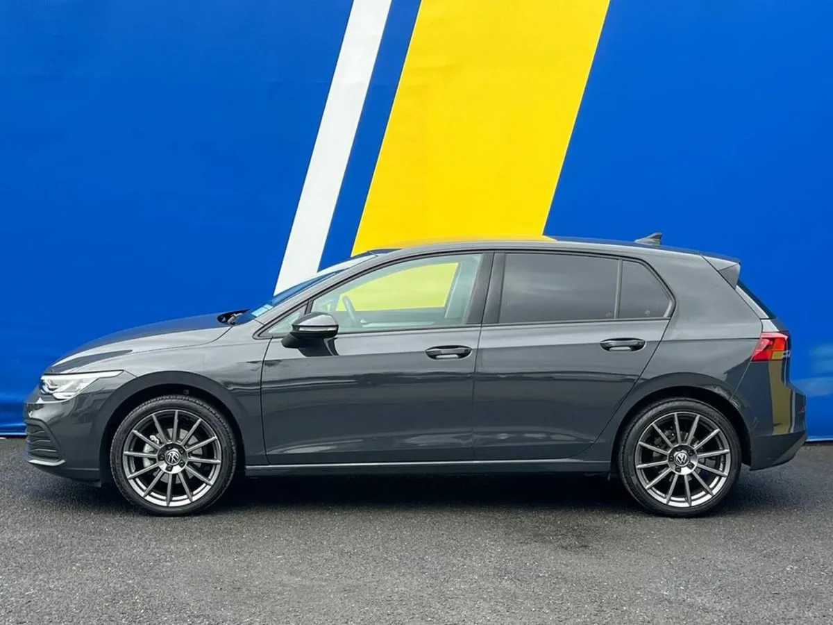 Volkswagen Golf LIFE 1.0 TSI // VERY LOW MILEAGE / - Image 3