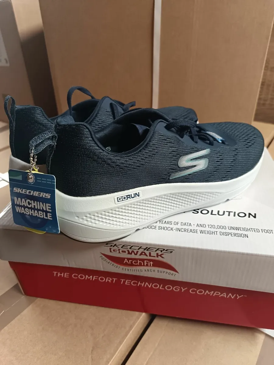 Sketchers runners - Image 1