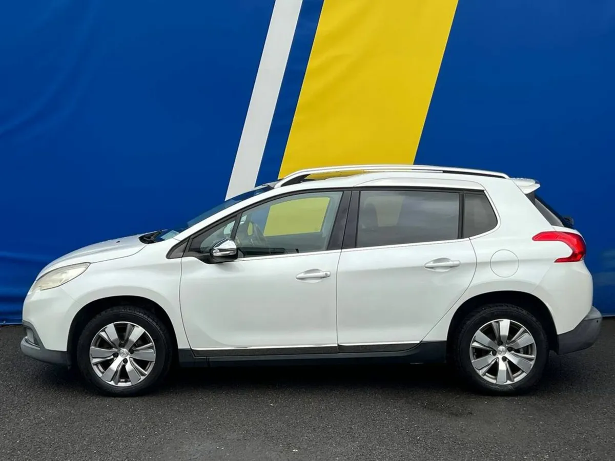 Peugeot 2008 CIELO 1.2 AUTO // PANORAMIC SUNROOF / - Image 4