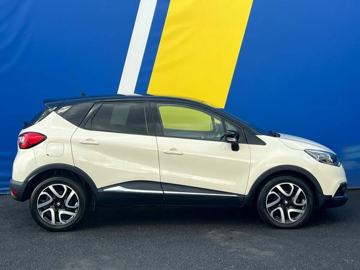 Renault Captur 1.2 INTENSE AUTO // FULL SERVICE HI - Image 2