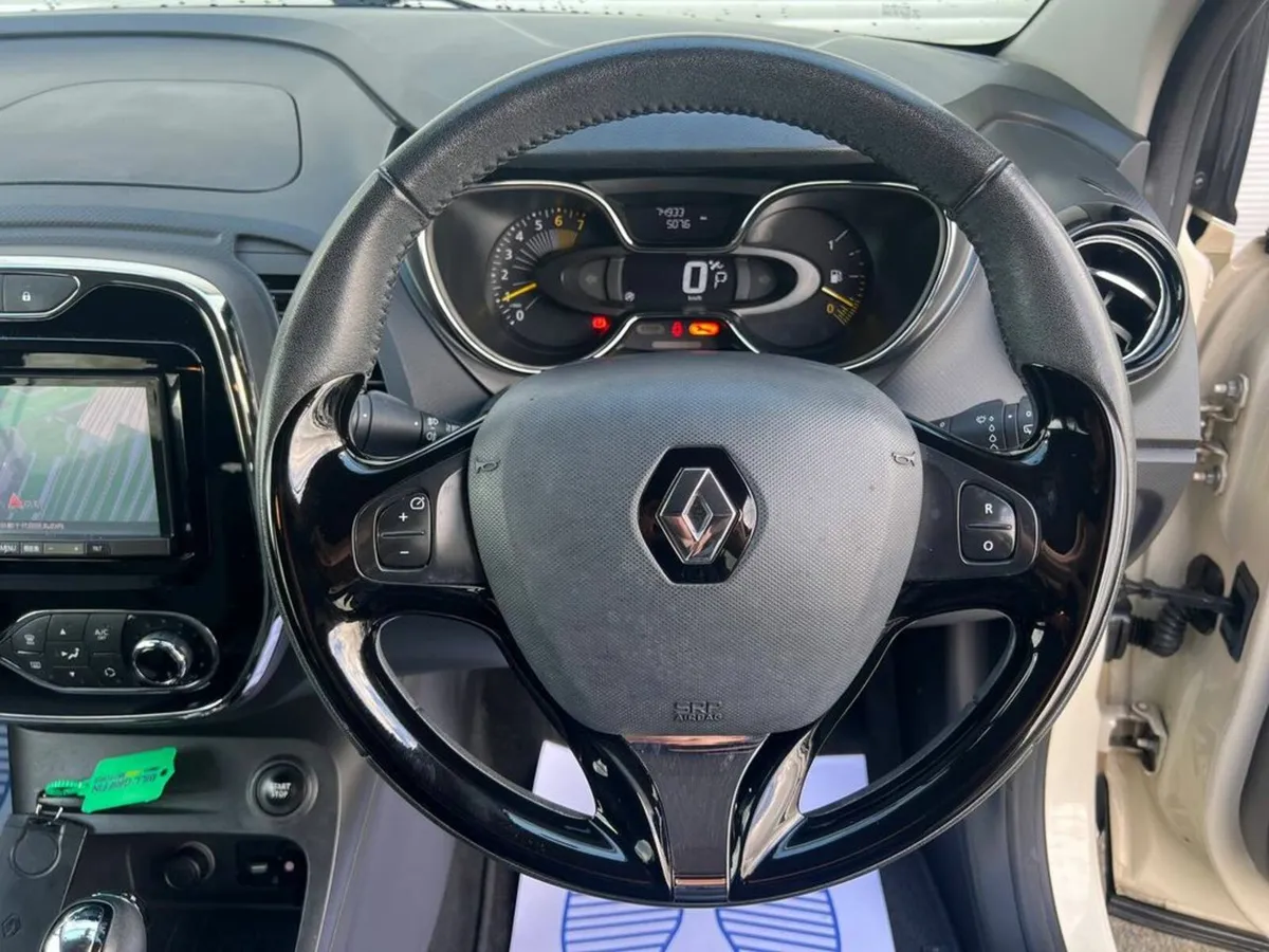 Renault Captur 1.2 INTENSE AUTO // FULL SERVICE HI - Image 4