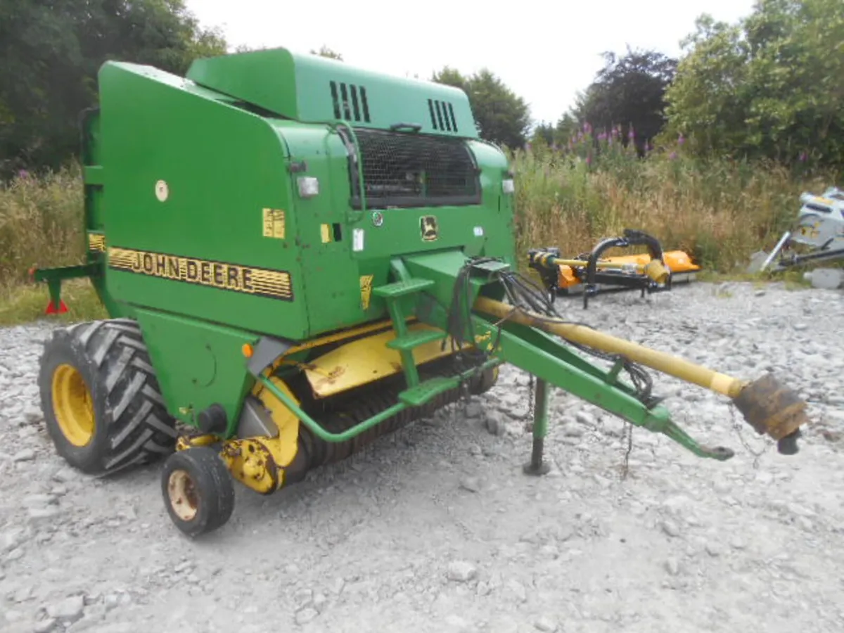 JOHN DEERE 575 CHOPPER BALER - Image 1