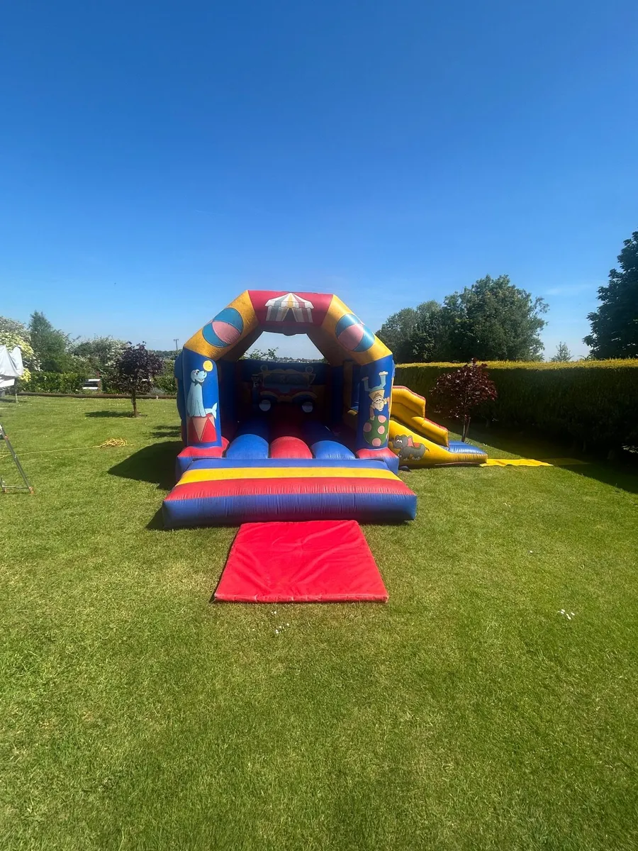 Bouncy castle - Image 2