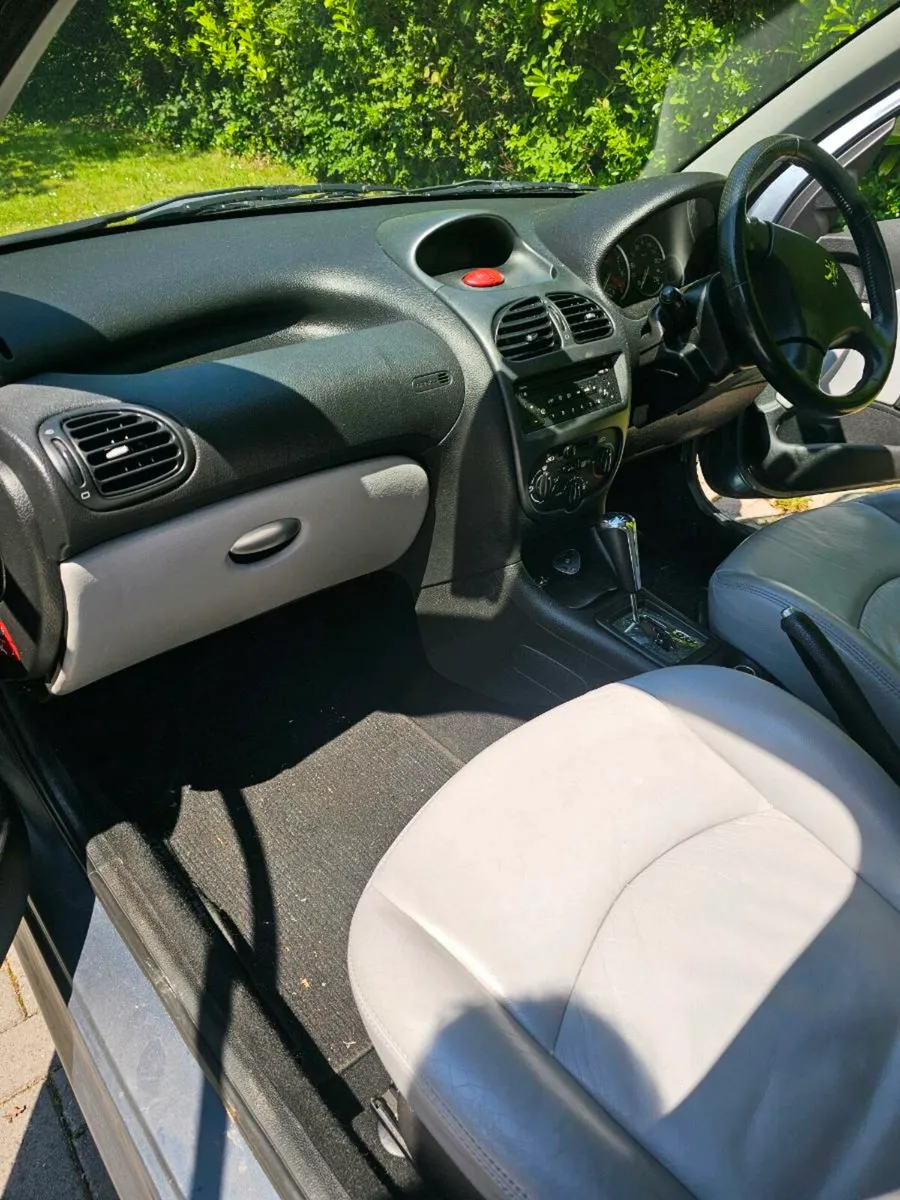 Peugeot 206 , Automatic, for parts or repair - Image 2