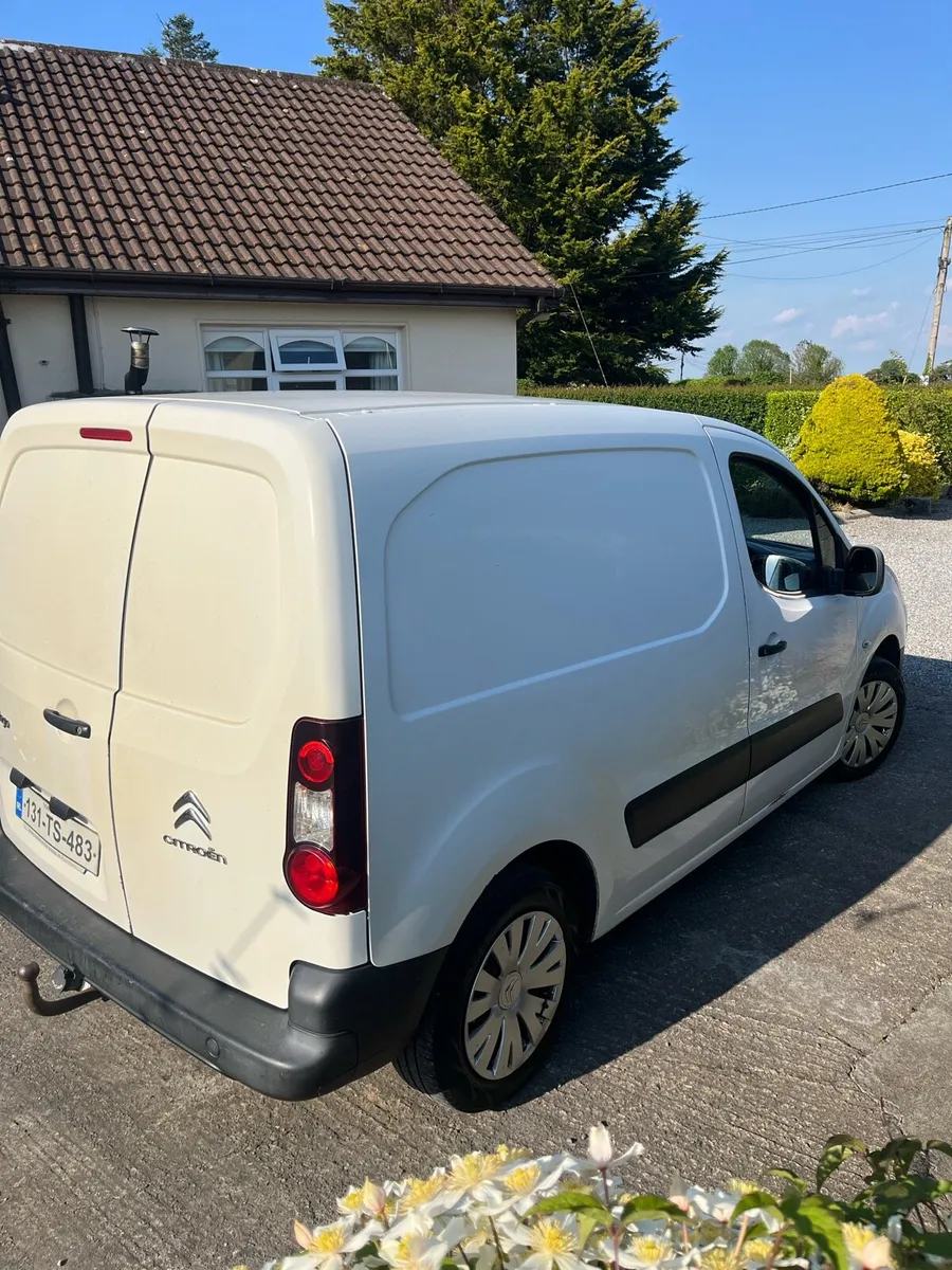 Van - Image 2